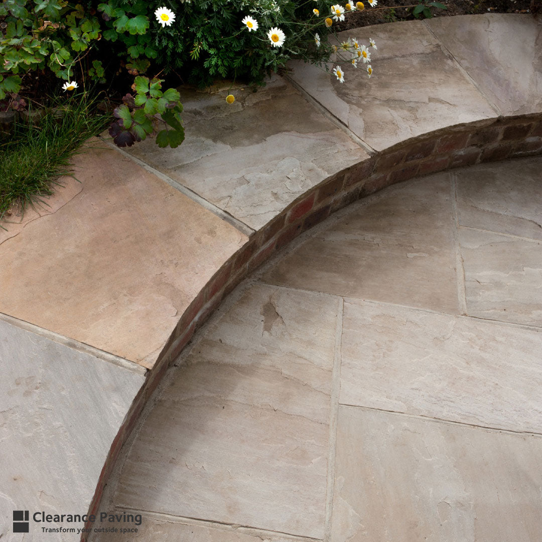 Indian Sandstone circle and corner pack in Raveena