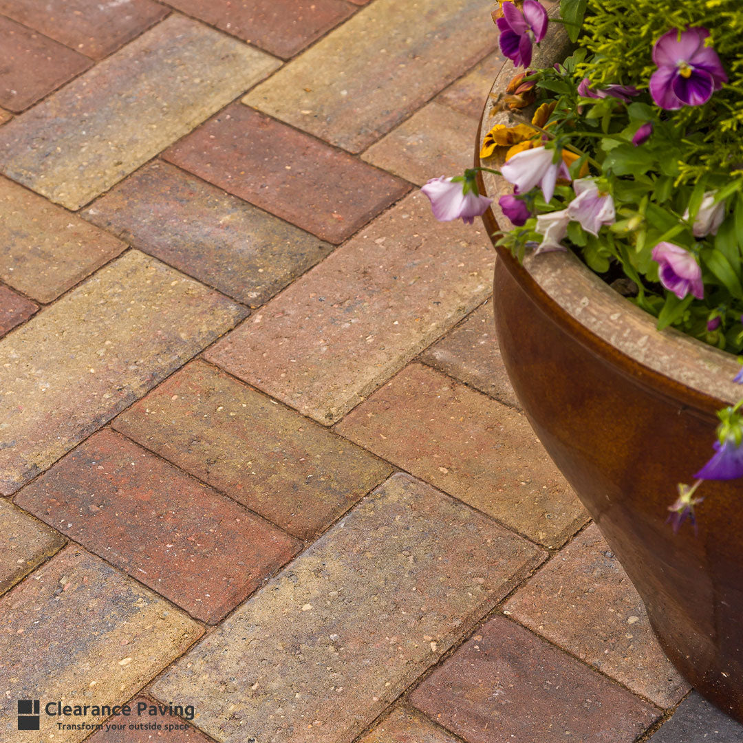 Brett Delta paving blocks in Autumn Gold