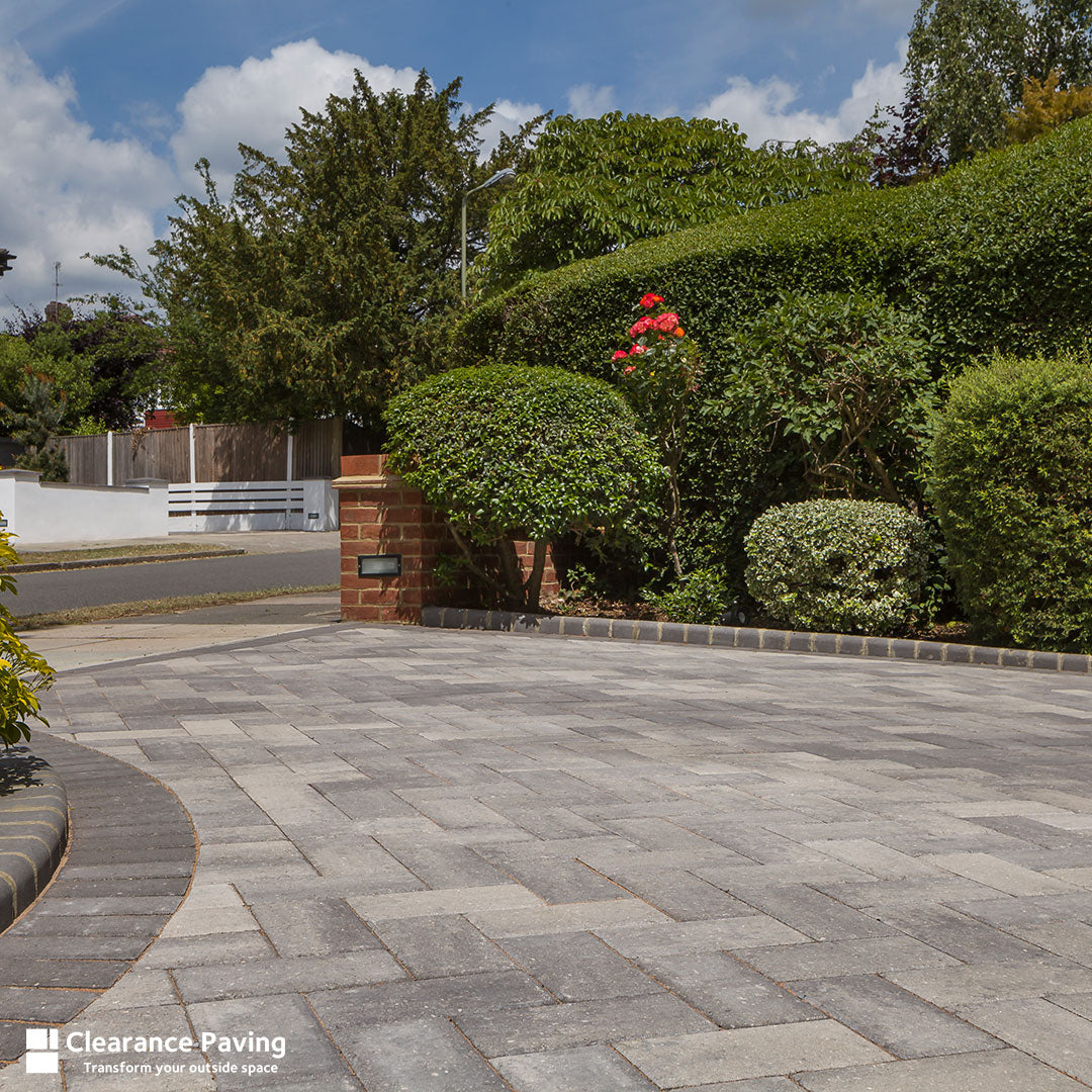 Brett Delta paving blocks in Silver Haze