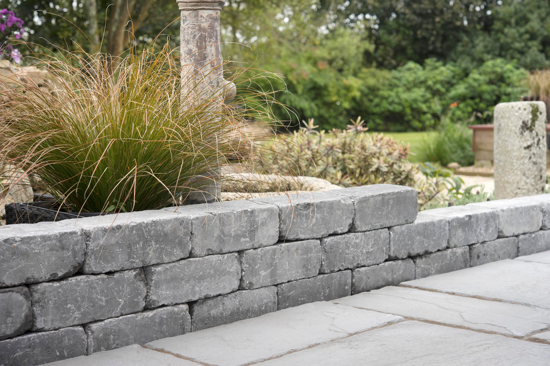 garden edging; edging borders for gardens; garden accessories and decor; paving kerbs; kerbs; paving edging, wall edging