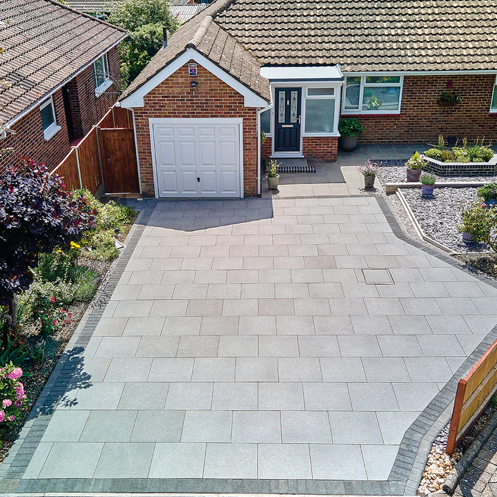bluestone, driveway paving, porcelain paving, porcelain tiles, outdoor porcelain paving, patterned paving, 600 x600 paving slabs, porcelain for driveways, 600 x600 paving slabs, driveway porcelain slabs